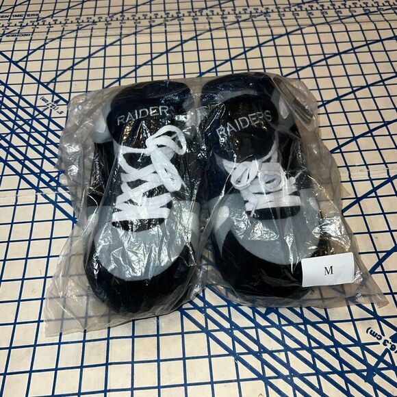 Comfy Feet Las Vegas Raiders Sneaker Slippers NWT Black Sliver Size Medium - Picture 9 of 9